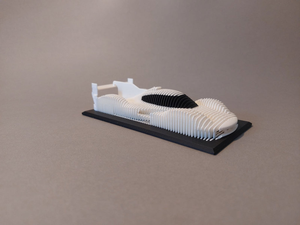 Porsche 963 réteges szobor