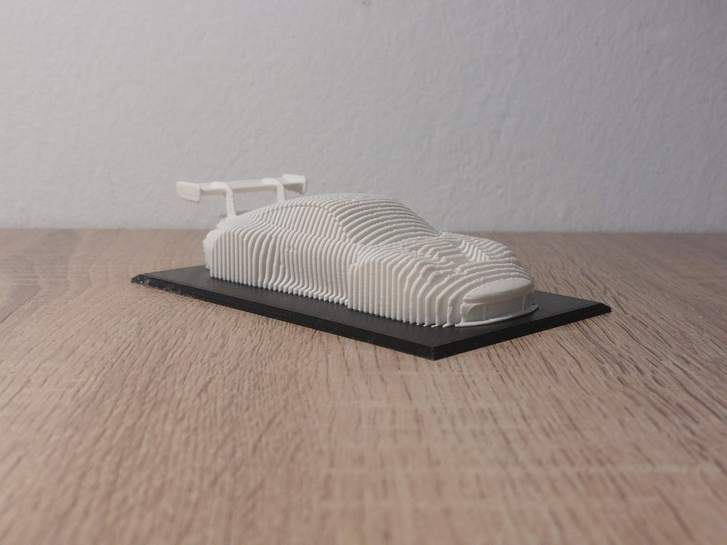 Porsche 911 GT3 R  réteges szobor