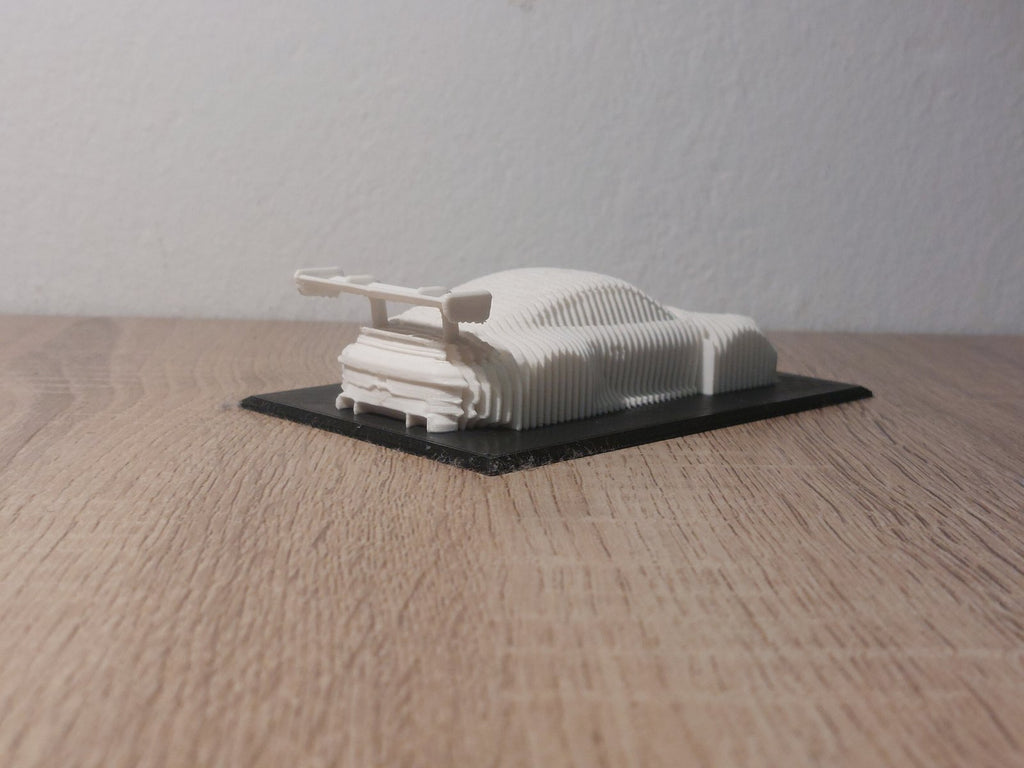 Porsche 911 GT3 R  réteges szobor